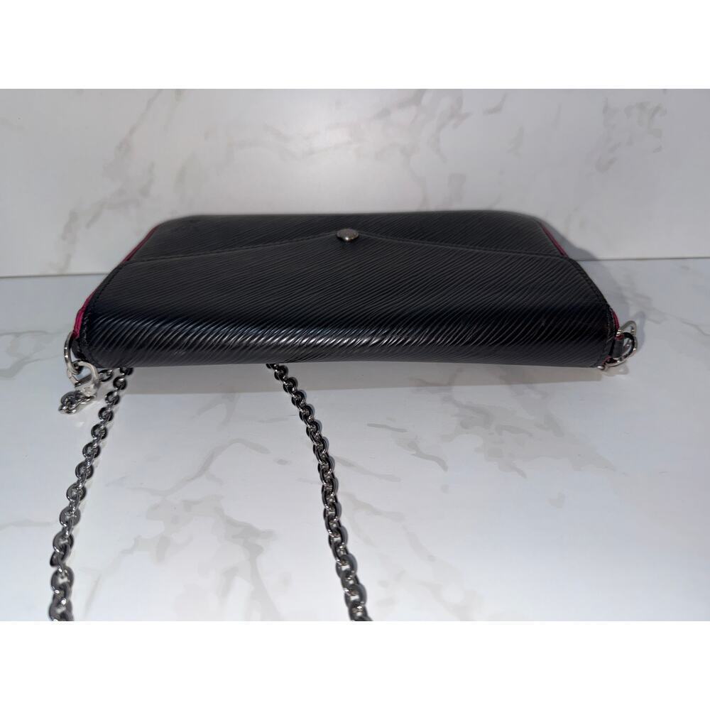 Louis Vuitton Epi Leather Chain Crossbody Bag – Elegant & Timeless - Picture 8 of 12